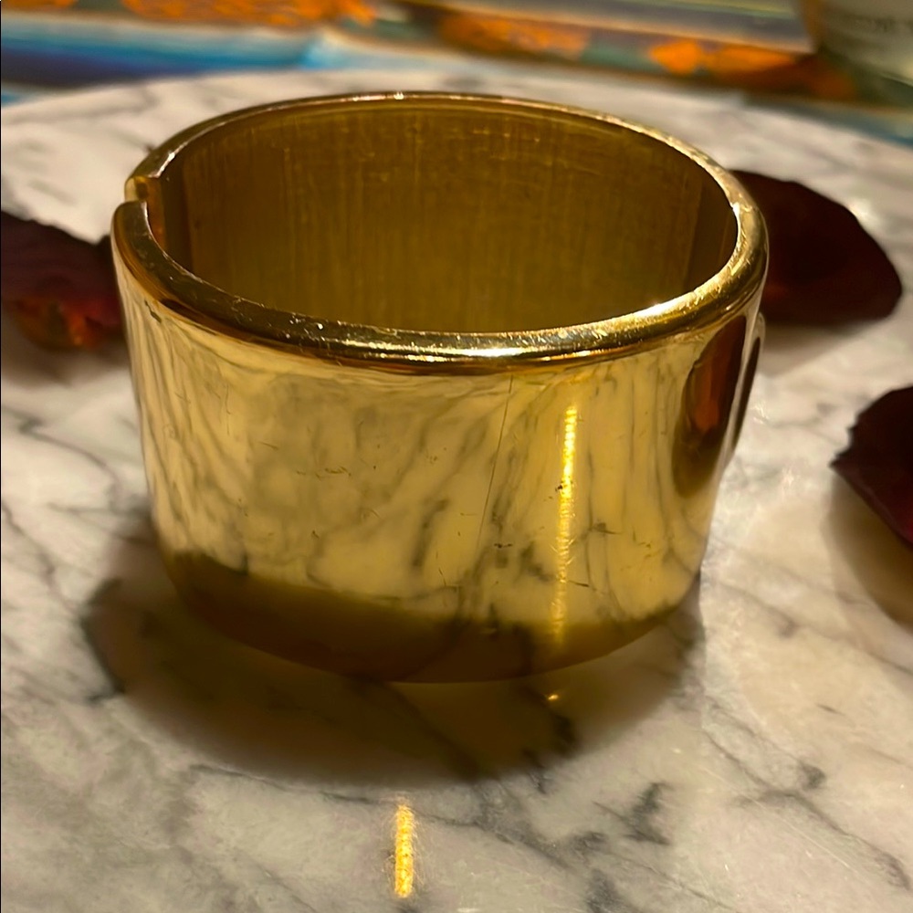 Rare Vintage Chico’s Gold Polished Hinged Cuff Bangle,Signed 💫2 for $14 SALE ☄️